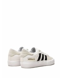 graue Wildleder niedrige Sneakers von adidas