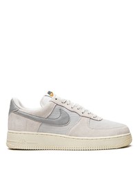 graue Wildleder niedrige Sneakers von Nike