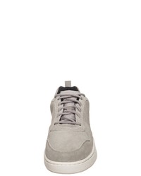 graue Wildleder niedrige Sneakers von Nike Sportswear