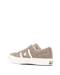 graue Wildleder niedrige Sneakers von Converse