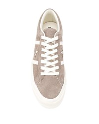 graue Wildleder niedrige Sneakers von Converse