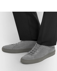 graue Wildleder niedrige Sneakers von Common Projects