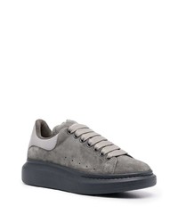 graue Wildleder niedrige Sneakers von Alexander McQueen