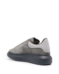 graue Wildleder niedrige Sneakers von Alexander McQueen