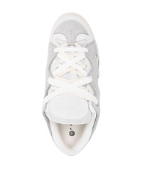 graue Wildleder niedrige Sneakers von Paura