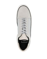 graue Wildleder niedrige Sneakers von Auxiliary