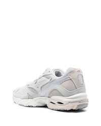 graue Wildleder niedrige Sneakers von Mizuno