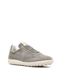 graue Wildleder niedrige Sneakers von Camper