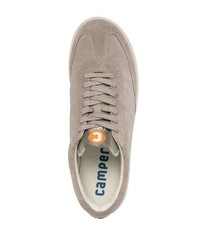 graue Wildleder niedrige Sneakers von Camper