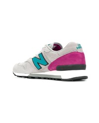 graue Wildleder niedrige Sneakers von New Balance