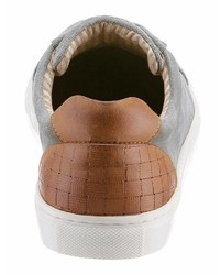 graue Wildleder niedrige Sneakers von PETROLIO