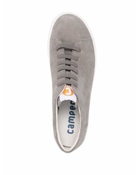 graue Wildleder niedrige Sneakers von Camper