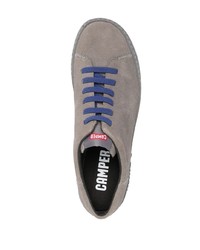 graue Wildleder niedrige Sneakers von Camper