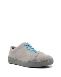 graue Wildleder niedrige Sneakers von Camper