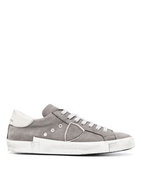 graue Wildleder niedrige Sneakers von Philippe Model Paris