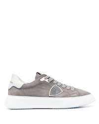 graue Wildleder niedrige Sneakers von Philippe Model Paris