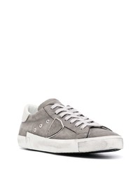 graue Wildleder niedrige Sneakers von Philippe Model Paris