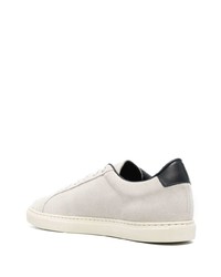 graue Wildleder niedrige Sneakers von Common Projects