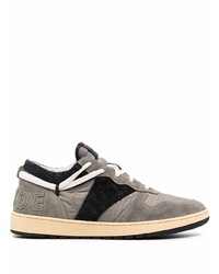 graue Wildleder niedrige Sneakers von Rhude