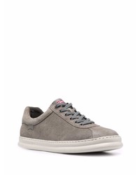 graue Wildleder niedrige Sneakers von Camper