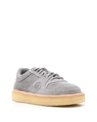 graue Wildleder niedrige Sneakers von Clarks