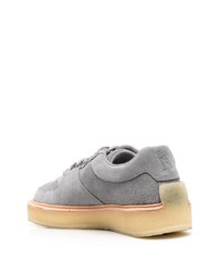 graue Wildleder niedrige Sneakers von Clarks