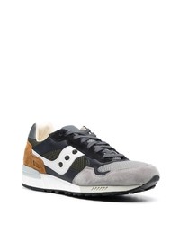 graue Wildleder niedrige Sneakers von Saucony