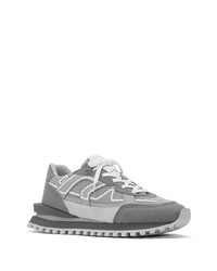 graue Wildleder niedrige Sneakers von Axel Arigato