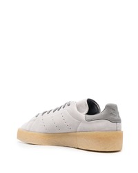 graue Wildleder niedrige Sneakers von adidas