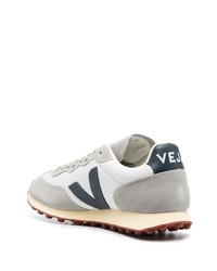 graue Wildleder niedrige Sneakers von Veja