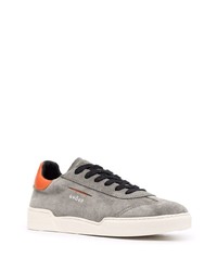 graue Wildleder niedrige Sneakers von Ghoud