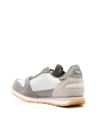 graue Wildleder niedrige Sneakers von Emporio Armani