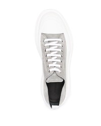 graue Wildleder niedrige Sneakers von Alexander McQueen