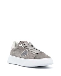 graue Wildleder niedrige Sneakers von Philippe Model Paris