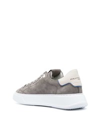 graue Wildleder niedrige Sneakers von Philippe Model Paris