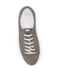 graue Wildleder niedrige Sneakers von Swear