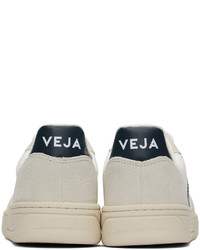 graue Wildleder niedrige Sneakers von Veja