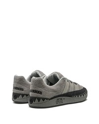 graue Wildleder niedrige Sneakers von adidas