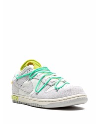 graue Wildleder niedrige Sneakers von Nike