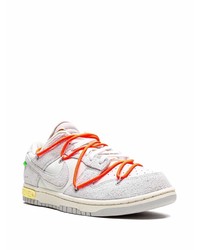 graue Wildleder niedrige Sneakers von Nike