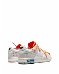 graue Wildleder niedrige Sneakers von Nike