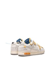 graue Wildleder niedrige Sneakers von Nike