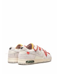 graue Wildleder niedrige Sneakers von Nike