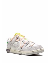 graue Wildleder niedrige Sneakers von Nike