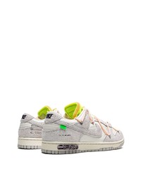 graue Wildleder niedrige Sneakers von Nike