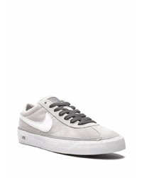 graue Wildleder niedrige Sneakers von Nike