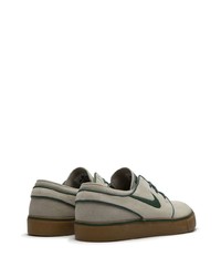 graue Wildleder niedrige Sneakers von Nike