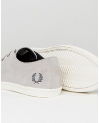 graue Wildleder Turnschuhe von Fred Perry