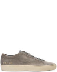 graue Wildleder Turnschuhe von Common Projects