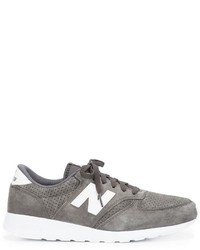 graue Wildleder Turnschuhe von New Balance